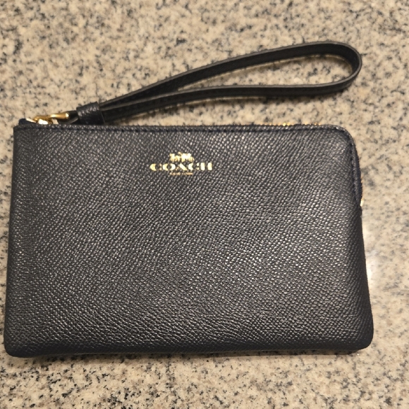 Coach Essential Small Wallet- Black Leather Wristlet, NWOT - Picture 1 of 9